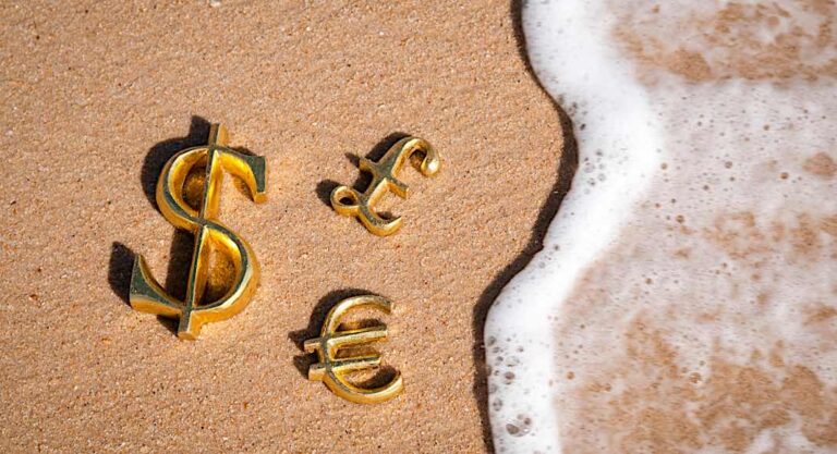 Golden,Three-dimensional,Symbols,Of,International,Dollar,,Euro,And,Pound,Currency