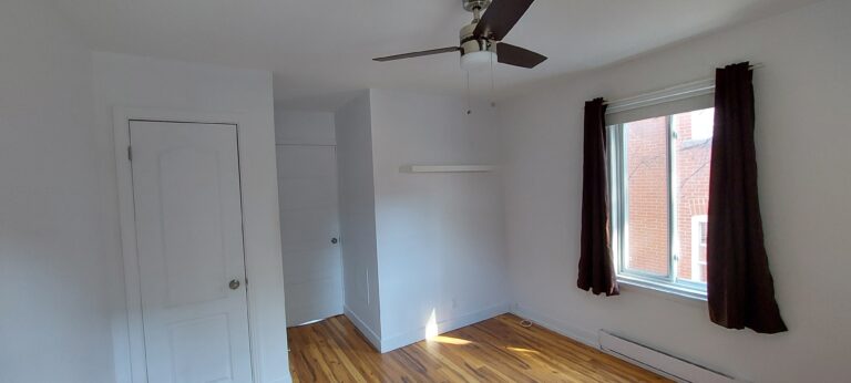 Chambre avec rideau 768x346